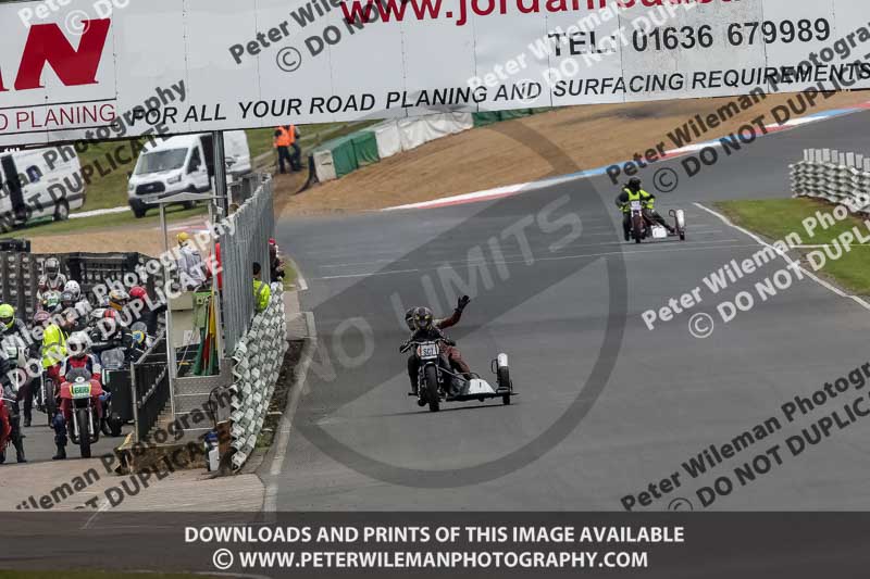 Vintage motorcycle club;eventdigitalimages;mallory park;mallory park trackday photographs;no limits trackdays;peter wileman photography;trackday digital images;trackday photos;vmcc festival 1000 bikes photographs